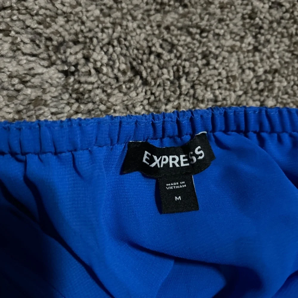 Express off the shoulders blouse - Picture 2 of 2